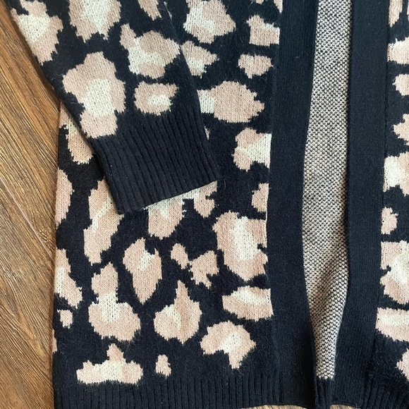 Cardigan - Picture 2 of 4